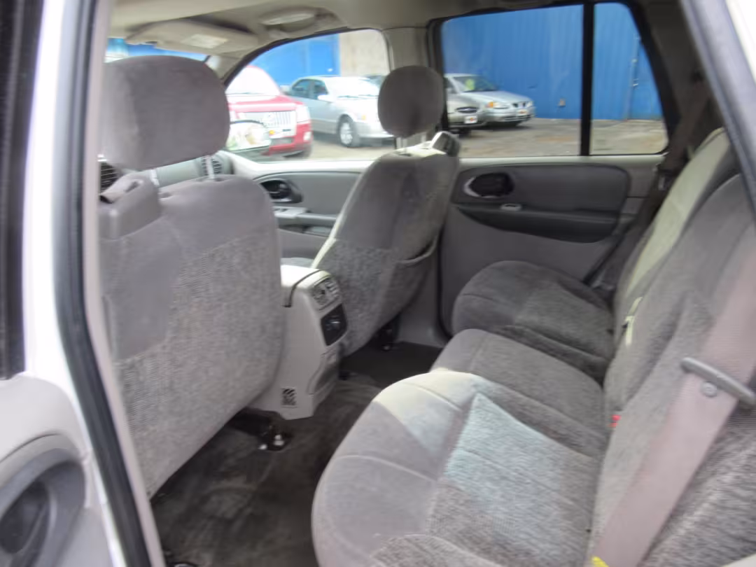 2003 Chevrolet TrailBlazer - 1GNDT13S332170235 - Image #2