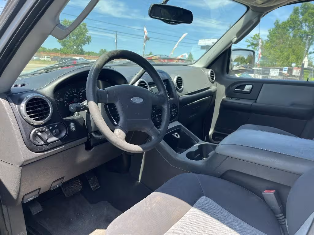 2003 Ford Expedition - 1FMRU15W43LC30329 - Image #2