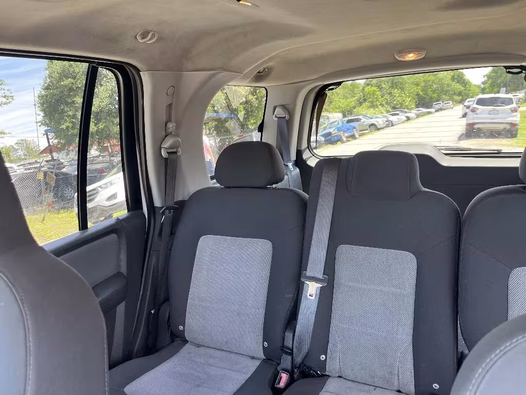 2003 Ford Expedition - 1FMRU15W43LC30329 - Image #3