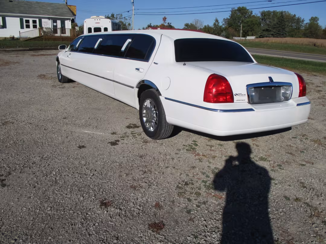 2003 Lincoln Town Car - 1L1FM81W33Y640190 - Image #1