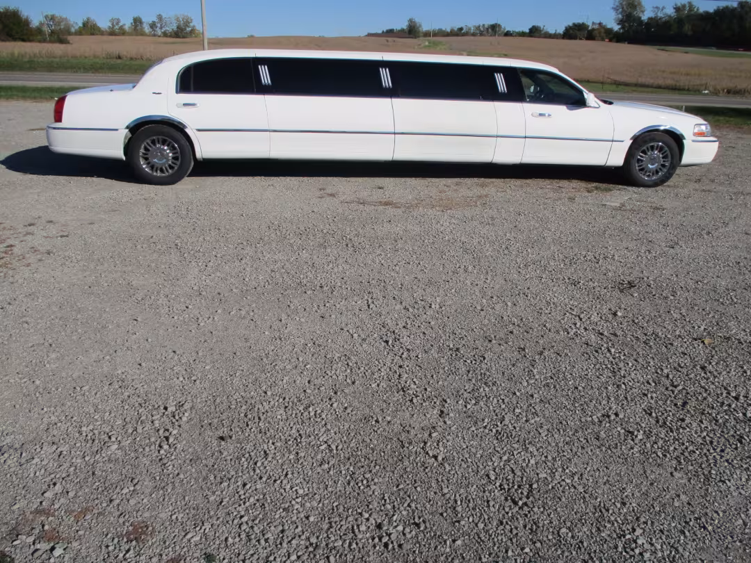 2003 Lincoln Town Car - 1L1FM81W33Y640190 - Image #3