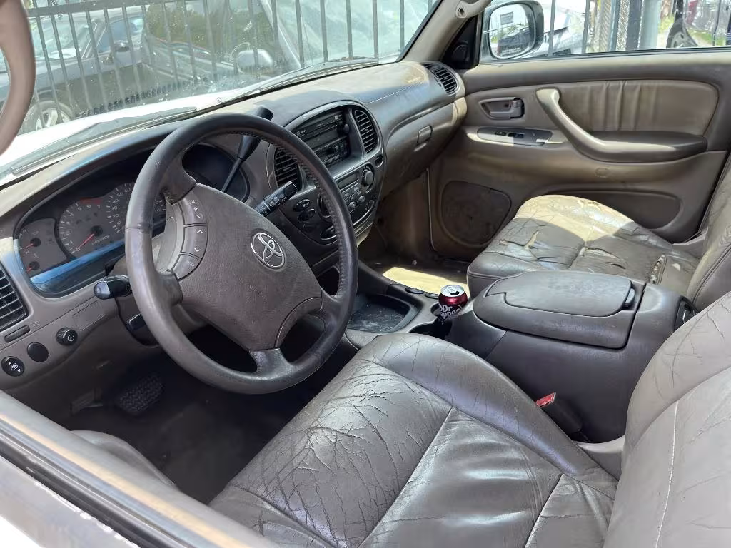2004 Toyota Sequoia - 5TDZT38A24S218926 - Image #2