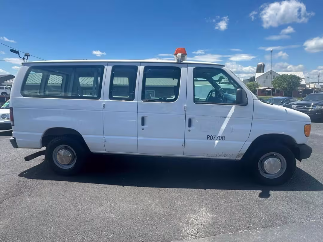2005 Ford E-Series Wagon - 1FMNE31P35HA91886 - Image #1