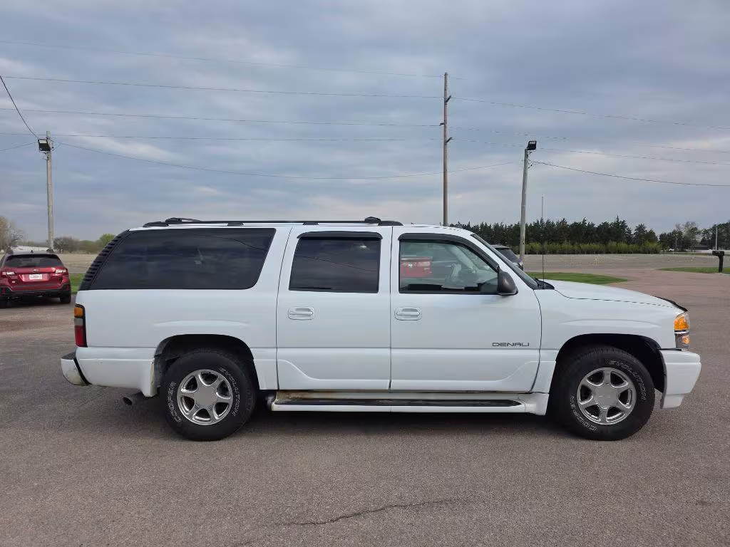 2005 GMC Yukon Denali - 1GKFK66U95J150275 - Image #1