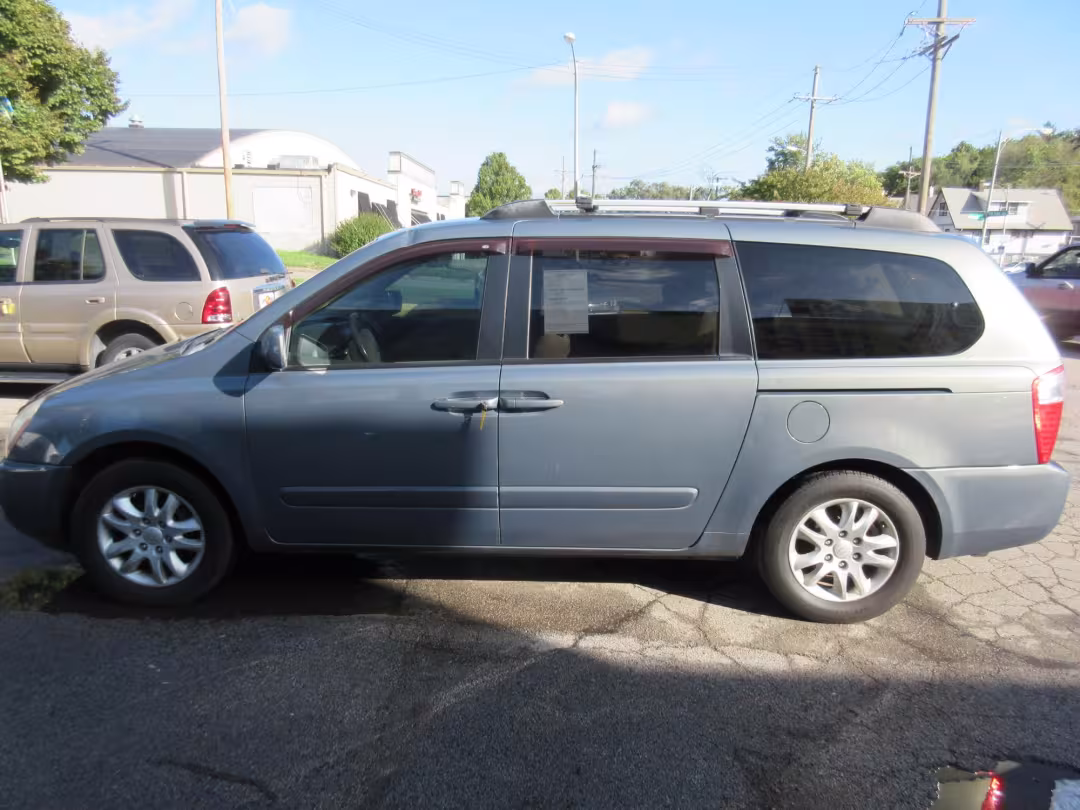 2006 Kia Sedona - KNDMB233266033245 - Image #3
