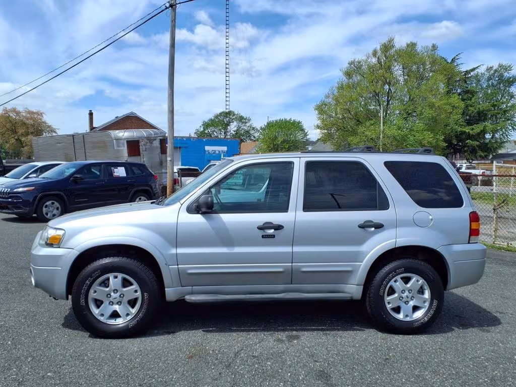 2007 Ford Escape - 1FMYU93137KB19249 - Image #1