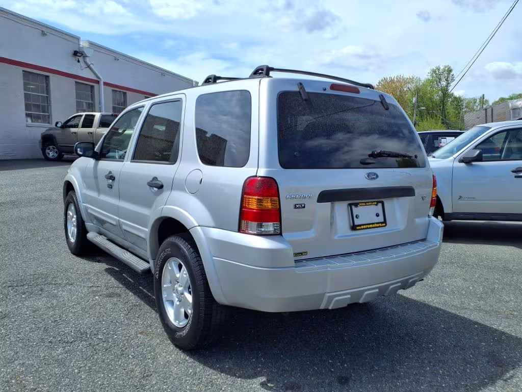 2007 Ford Escape - 1FMYU93137KB19249 - Image #2