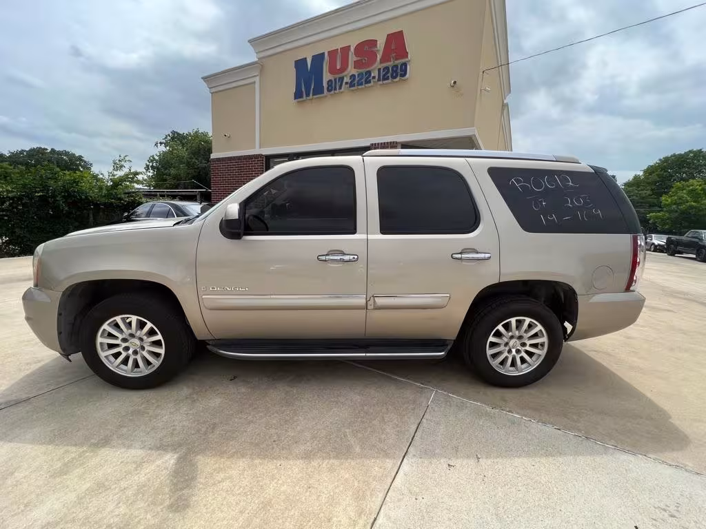 2007 GMC Yukon Denali - 1GKFK63867J337449 - Image #1
