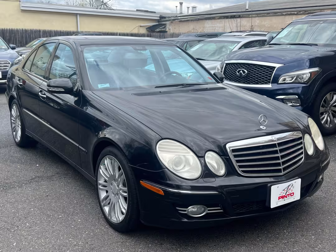 2008 Mercedes-Benz E-Class - WDBUF87X48B283518 - Image #1