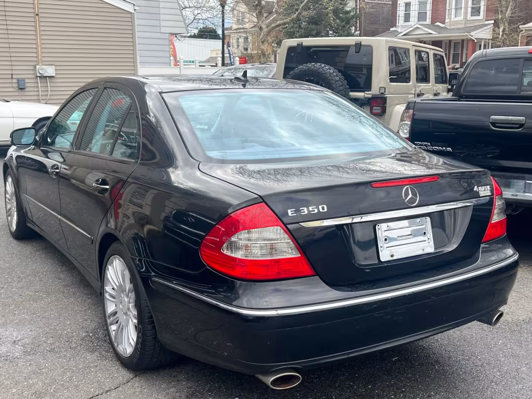 2008 Mercedes-Benz E-Class - WDBUF87X48B283518 - Image #3