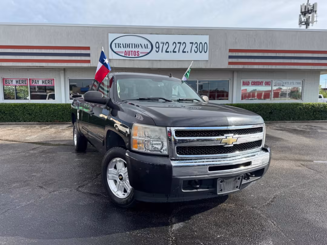 2010 Chevrolet SILVERADO LT - 1GCSKSE35AZ248534 - Image #1
