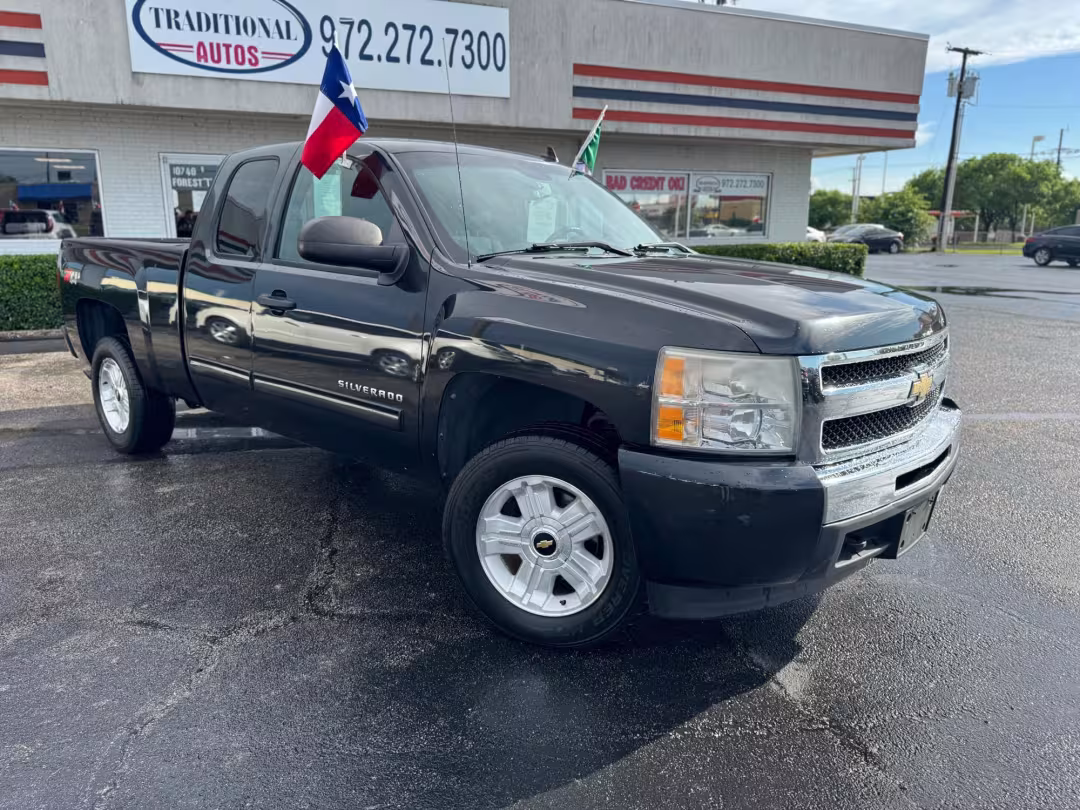 2010 Chevrolet SILVERADO LT - 1GCSKSE35AZ248534 - Image #2