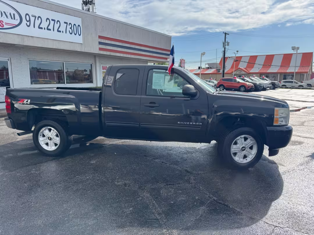 2010 Chevrolet SILVERADO LT - 1GCSKSE35AZ248534 - Image #3
