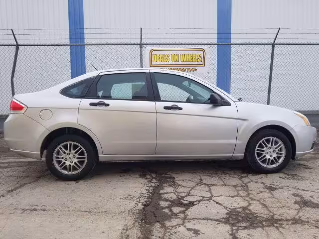 2010 Ford Focus - 1FAHP3FN5AW192362 - Image #3