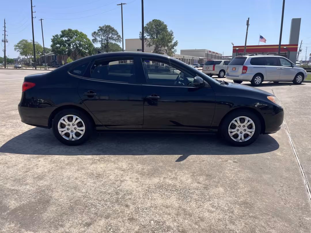 2010 Hyundai Elantra - KMHDU4AD7AU016118 - Image #3