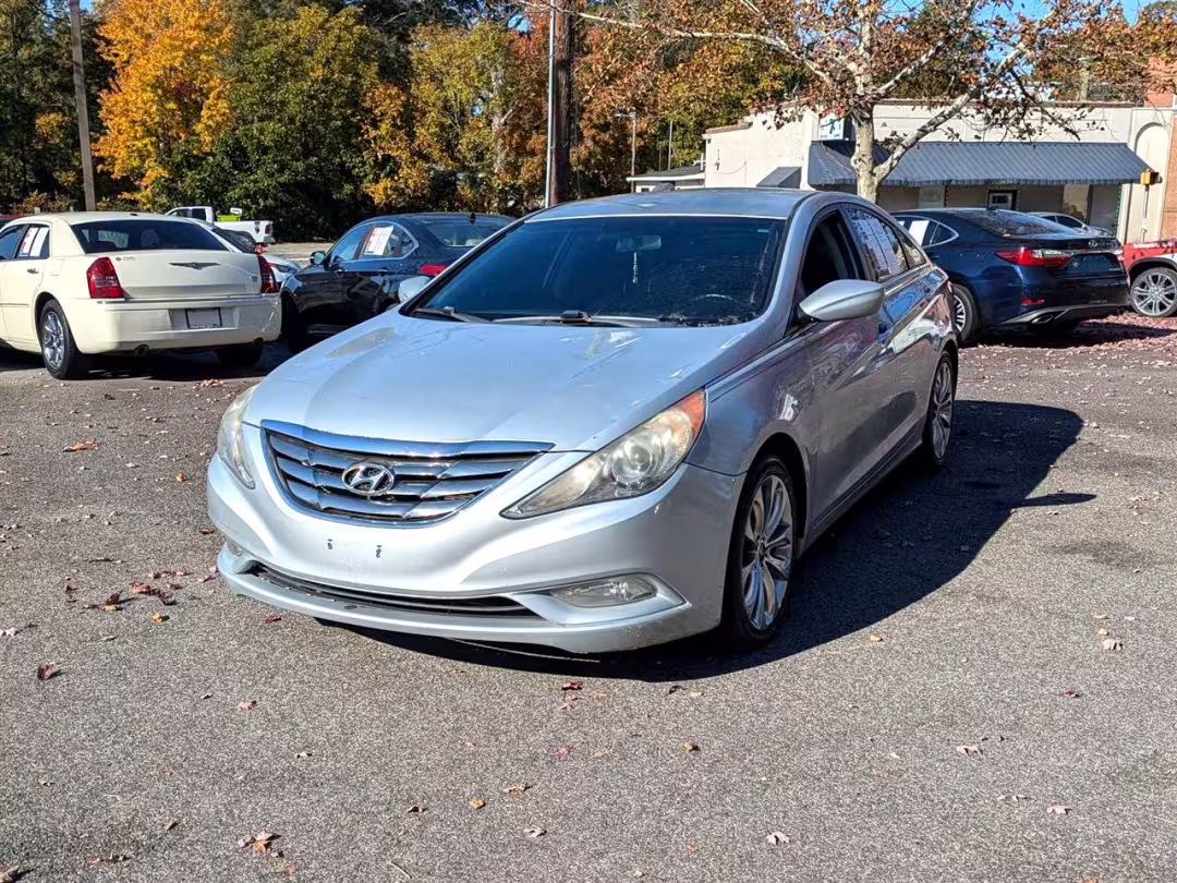2011 Hyundai Sonata - 5NPEC4AC8BH044024 - Image #3