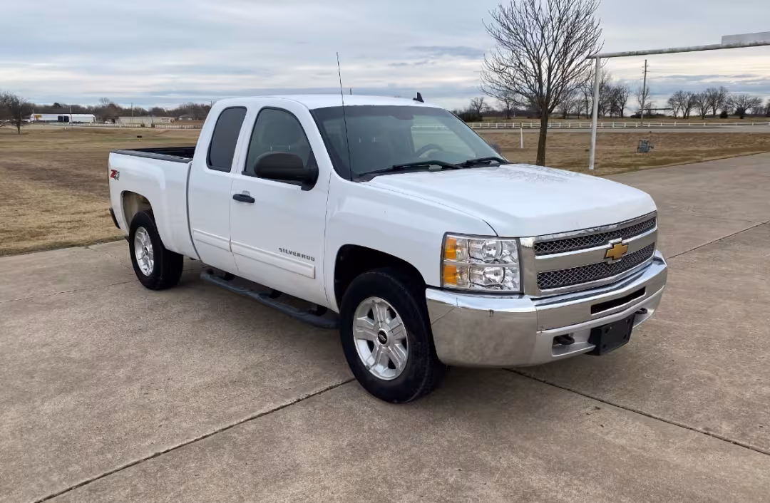 2012 Chevrolet Silverado 1500 - 1GCRKSE71CZ194654 - Image #2