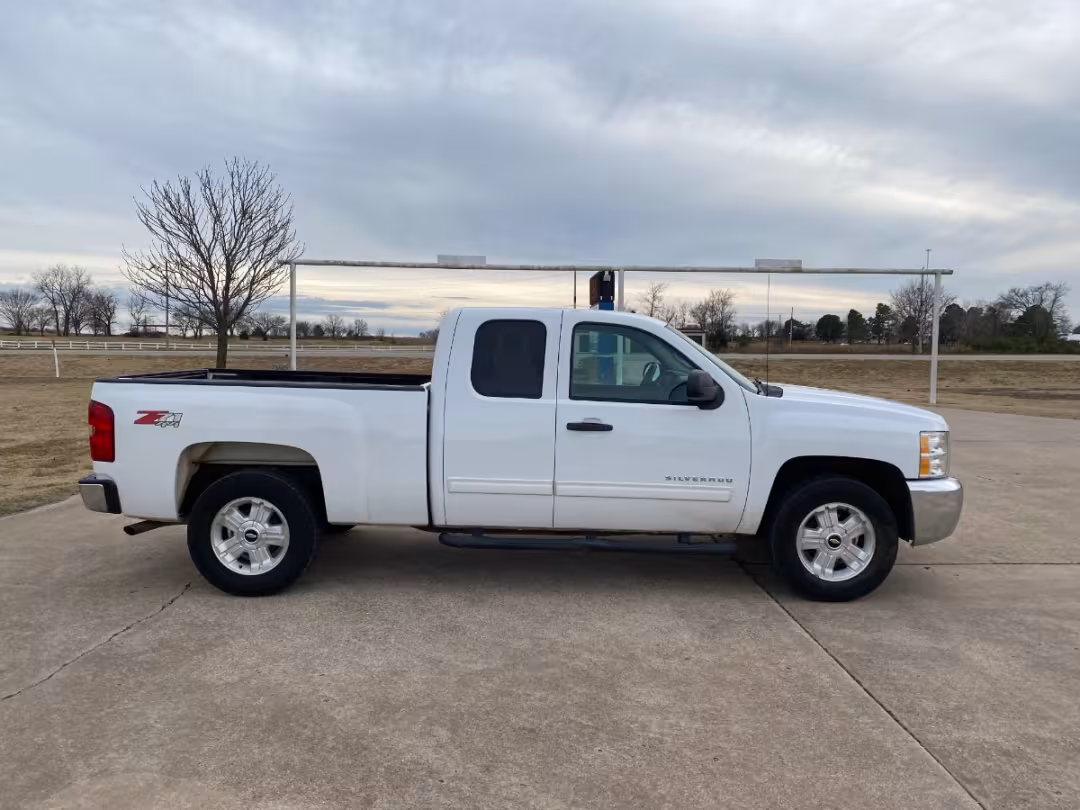 2012 Chevrolet Silverado 1500 - 1GCRKSE71CZ194654 - Image #3
