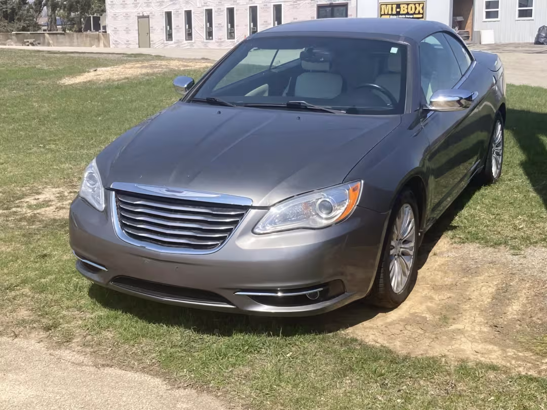 2013 Chrysler 200 - 1C3BCBFG0DN584185 - Image #1