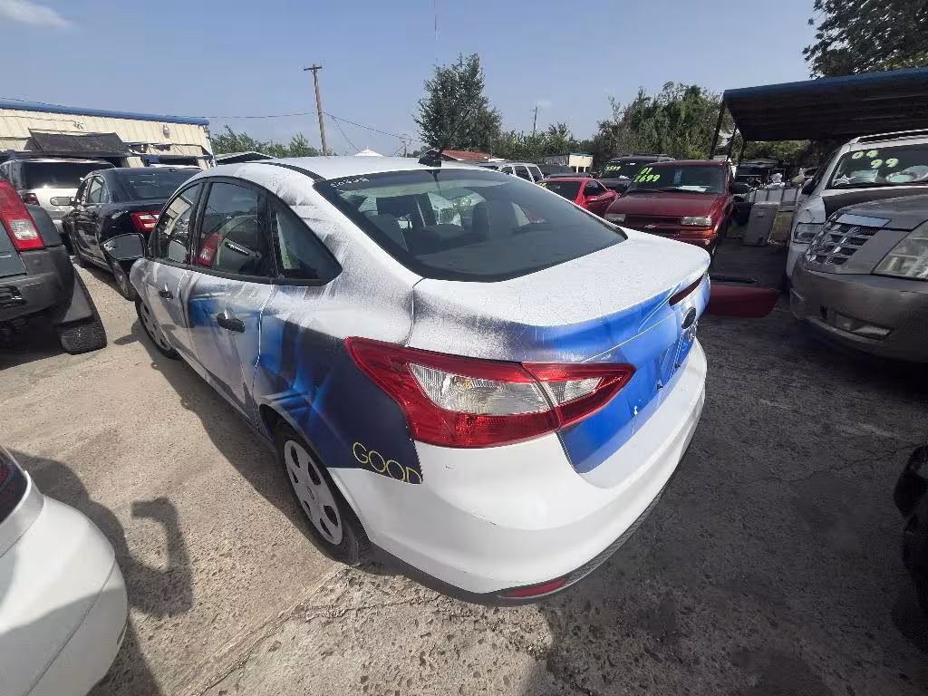 2013 Ford Focus - 1FADP3E27DL305420 - Image #1