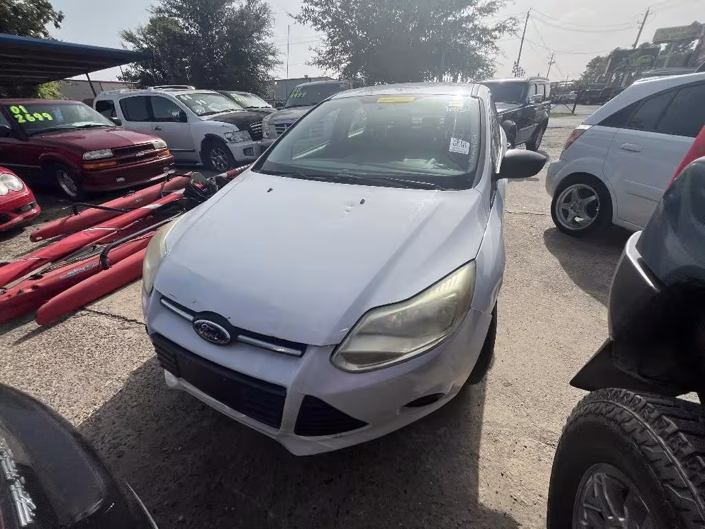 2013 Ford Focus - 1FADP3E27DL305420 - Image #2