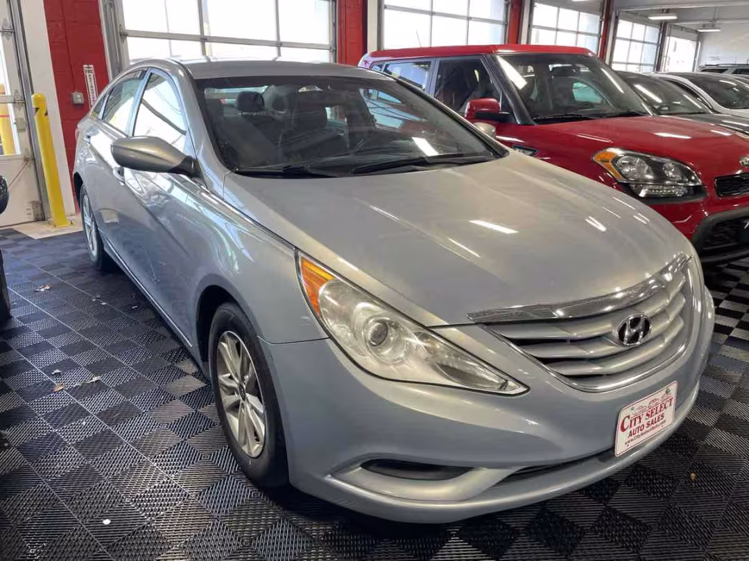 2013 Hyundai Sonata - 5NPEB4AC4DH744905 - Image #3