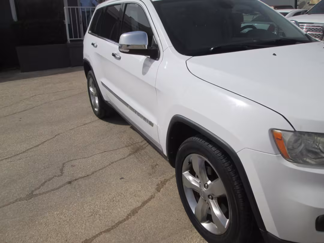 2013 Jeep Grand Cherokee - 1C4RJFBG9DC514791 - Image #2