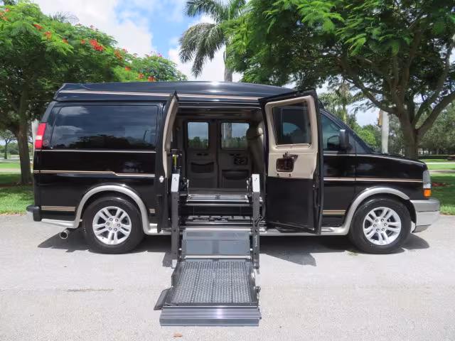 2014 Chevrolet Express - 1GBSGDC40E1172853 - Image #1