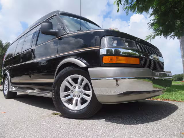 2014 Chevrolet Express - 1GBSGDC40E1172853 - Image #2