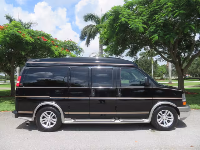 2014 Chevrolet Express - 1GBSGDC40E1172853 - Image #3