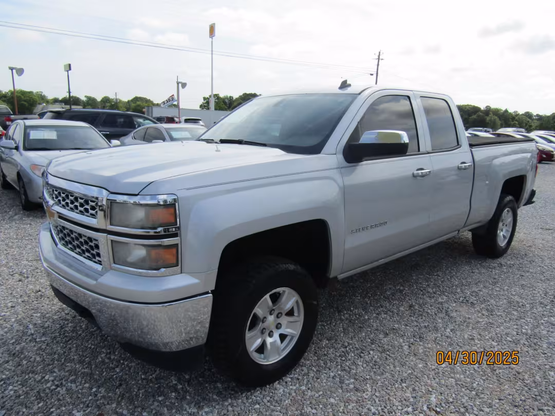 2014 Chevrolet Silverado 1500 - 1GCVKREH4EZ216729 - Image #2