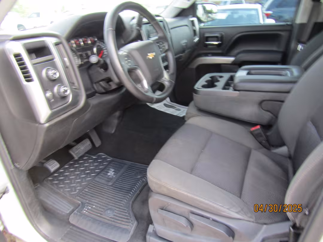 2014 Chevrolet Silverado 1500 - 1GCVKREH4EZ216729 - Image #3