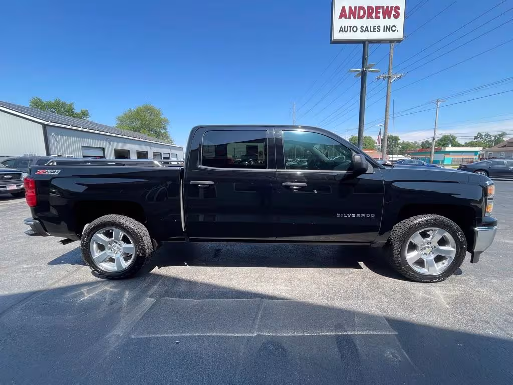 2014 Chevrolet Silverado 1500 - 3GCUKREC3EG236244 - Image #3