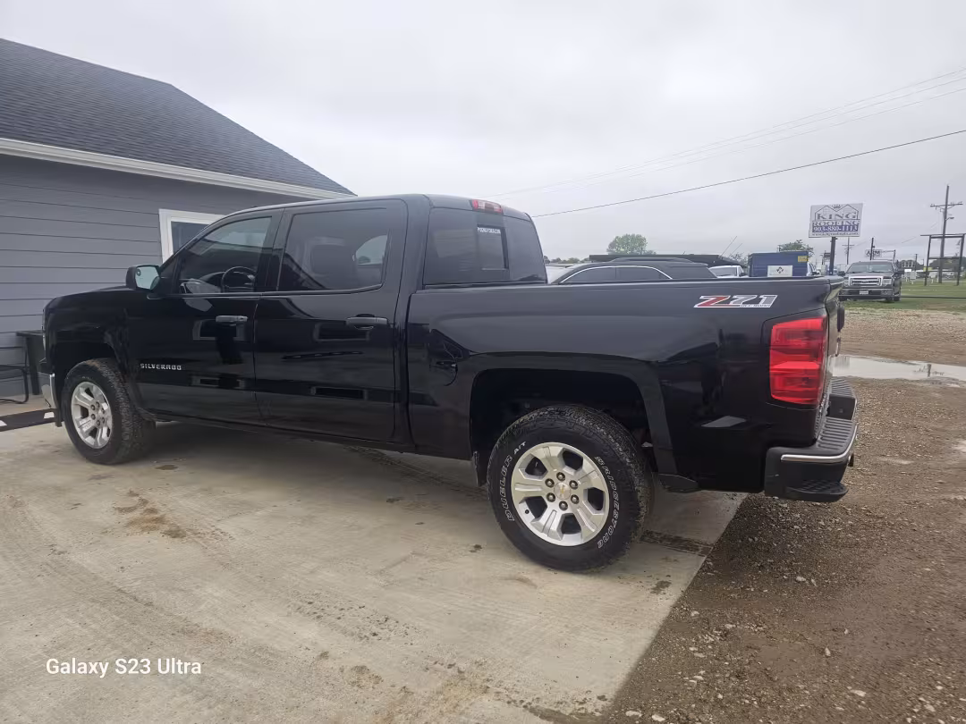 2014 Chevrolet Silverado 1500 - 3GCUKREC6EG132606 - Image #3