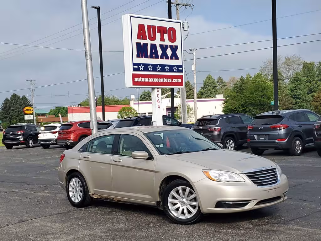 2014 Chrysler 200 - 1C3CCBAB7EN170922 - Image #2