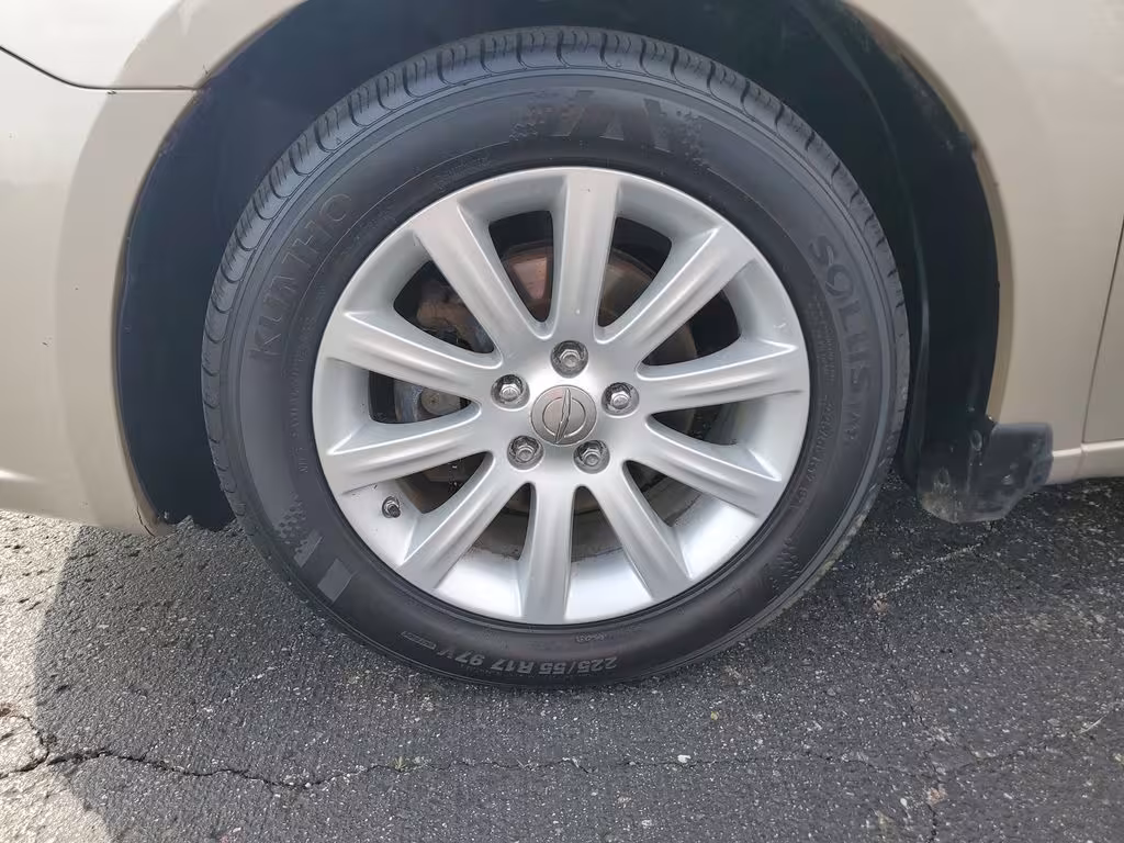 2014 Chrysler 200 - 1C3CCBAB7EN170922 - Image #3