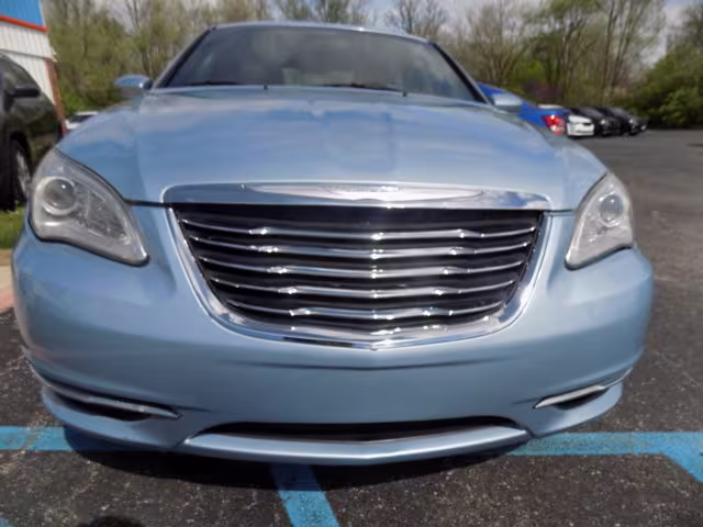 2014 Chrysler 200 - 1C3CCBABXEN168422 - Image #3
