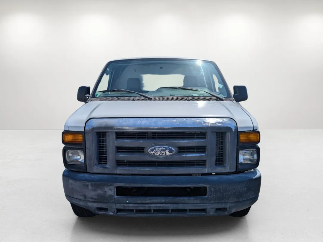 2014 Ford Econoline Commercial Cutaway - 1FDWE3FLXEDA57669 - Image #2