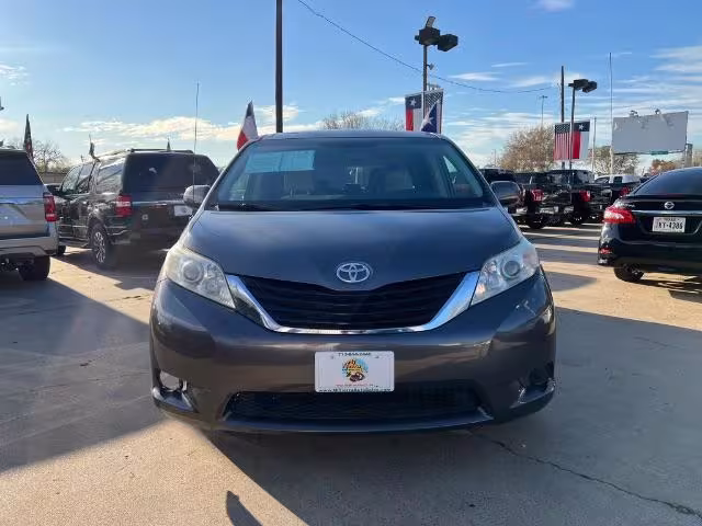 2014 Toyota Sienna - 5TDKK3DC8ES501490 - Image #3