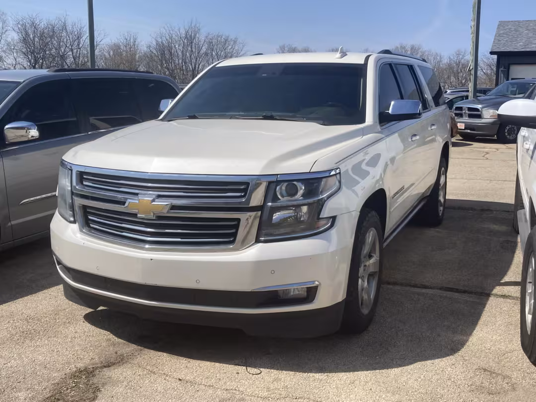 2015 Chevrolet Suburban - 1GNSCKKC2FR687917 - Image #1