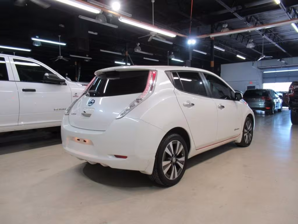 2015 Nissan LEAF - 1N4AZ0CP7FC319492 - Image #2