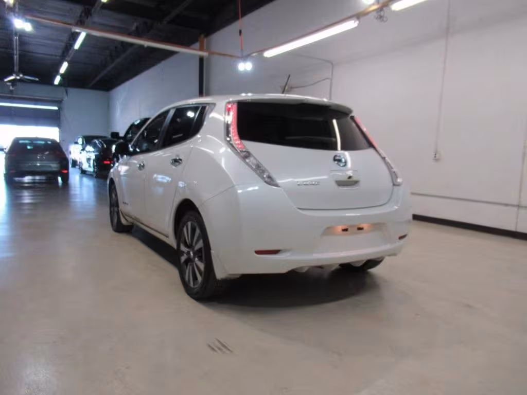 2015 Nissan LEAF - 1N4AZ0CP7FC319492 - Image #3