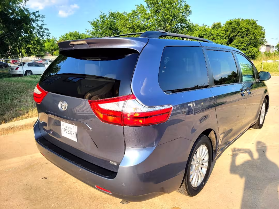 2015 Toyota Sienna - 5TDYK3DCXFS597408 - Image #3