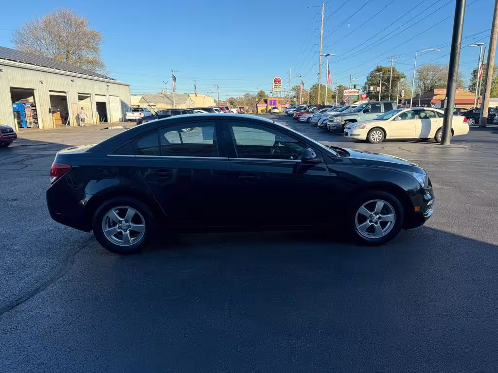 2016 Chevrolet Cruze - 1G1PE5SB0G7114621 - Image #2