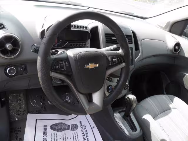 2016 Chevrolet Sonic - 1G1JC5SG5G4130256 - Image #2