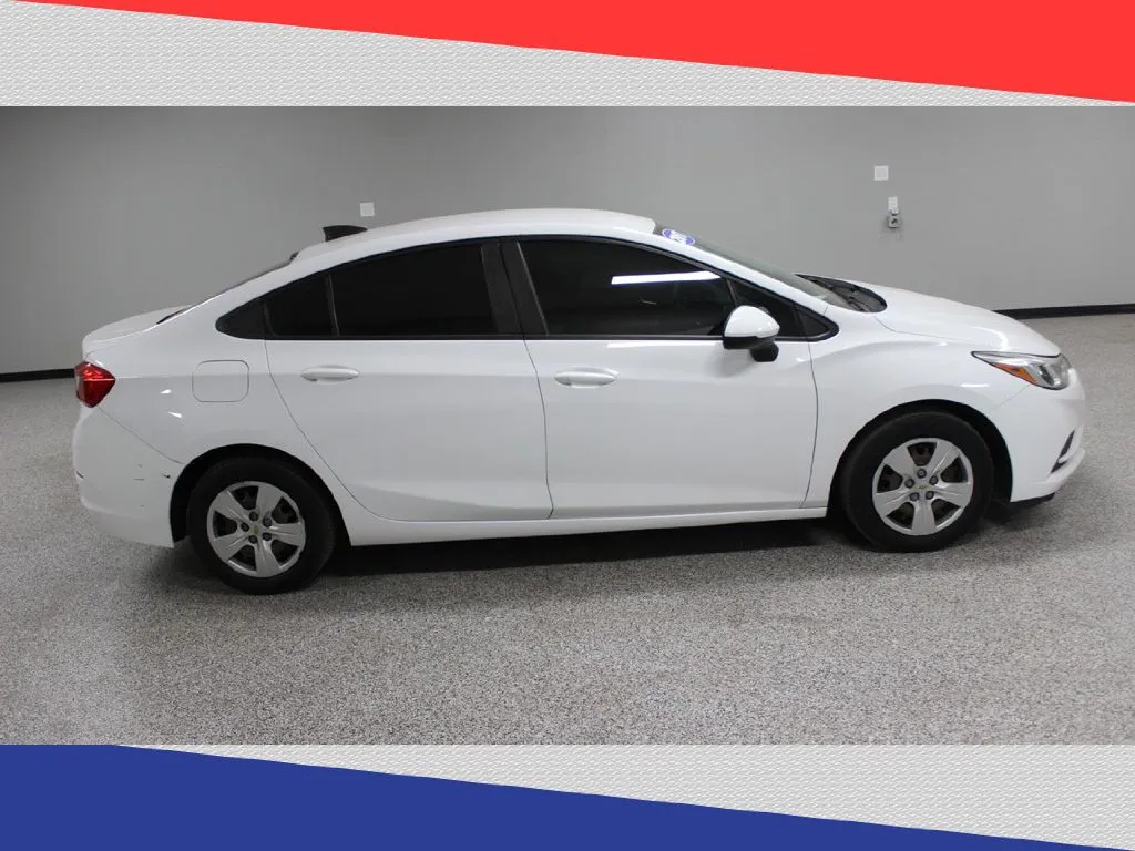 2017 Chevrolet Cruze - 1G1BC5SM0H7181724 - Image #2