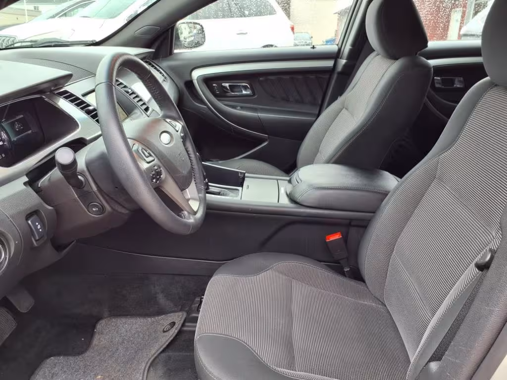 2017 Ford Taurus - 1FAHP2H88HG103213 - Image #2