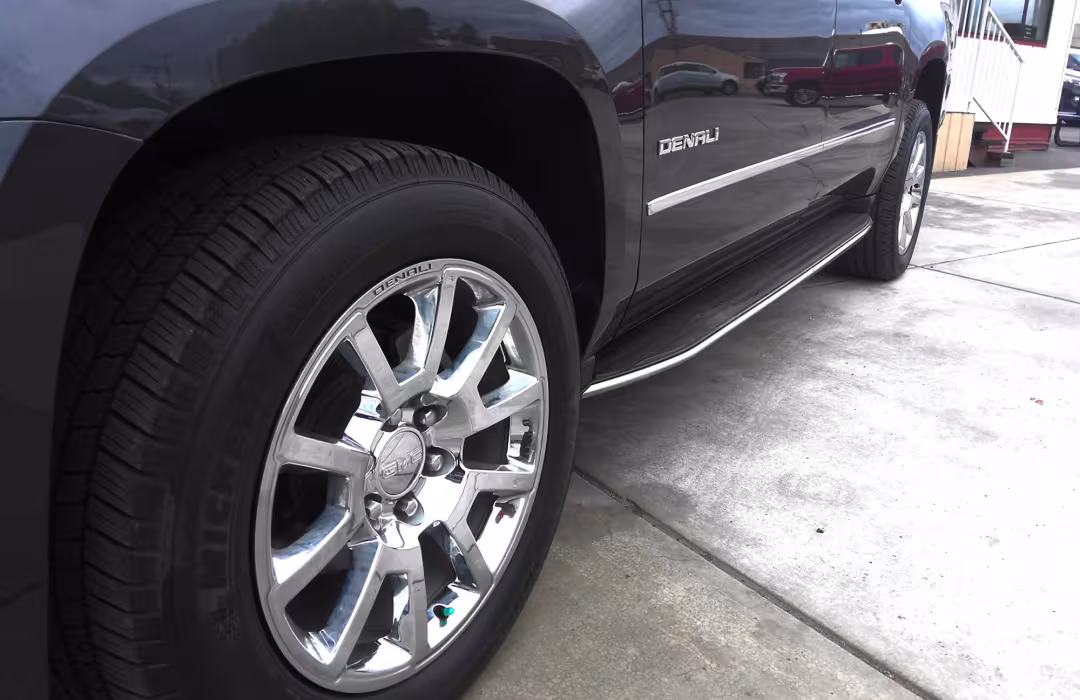 2017 GMC Yukon XL - 1GKS2HKJ5HR389558 - Image #1