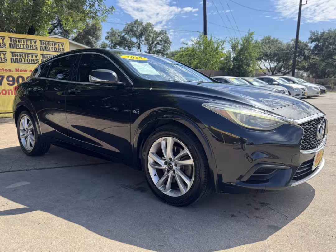 2017 Infiniti QX30 - SJKCH5CP2HA039123 - Image #2