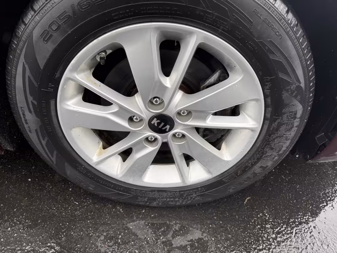 2017 Kia Optima - 5XXGT4L36HG138509 - Image #1